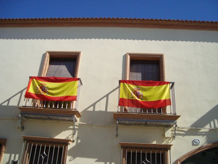 Huévar también lucira su bandera en sus balcones como símbolo de la Unión de todos