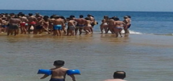 Un remolino de agua a punto de causar una desgracia en la Playa de Mazagón