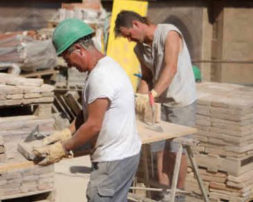 Los trabajadores aguantan temperaturas extremas bajo el sol andaluz