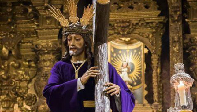 Nuestro Padre Jesús Nazareno de nuevo en su altar / JOSÉ A. CRIADO