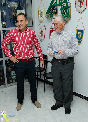 José Cascajo estuvo acompañado por su padre, Felipe, socio fundador de la UD Pilas