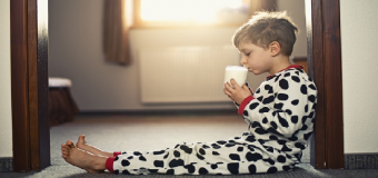 La leche de vaca no engorda a tu hijo y es muy saludable
