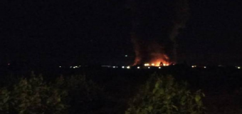 Un incendio arrasa la panificadora de Mercadona en Puzol