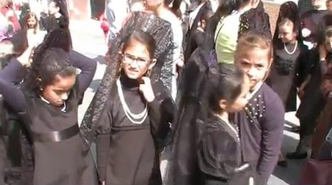 Momento de la bonita procesión infantil de Huévar del Aljarafe