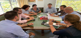 HUÉVAR – El equipo de Gobierno Municipal se han desplazado a la Delegación de Educación de la Junta de Andalucía en Sevilla para tratar asuntos sobre el nuevo curso escolar