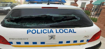 Destrozan los dos coches de la Policía Local de Huévar del Aljarafe