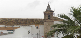 Aparecen pintadas ofensivas en la fachada de la Parroquia de la Asunción de Huévar