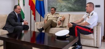 D. Manuel Barrera de Segura coronel del cuerpo de infantería Marina toma posesión como nuevo subdelegado del ministerio de defensa en Huelva.